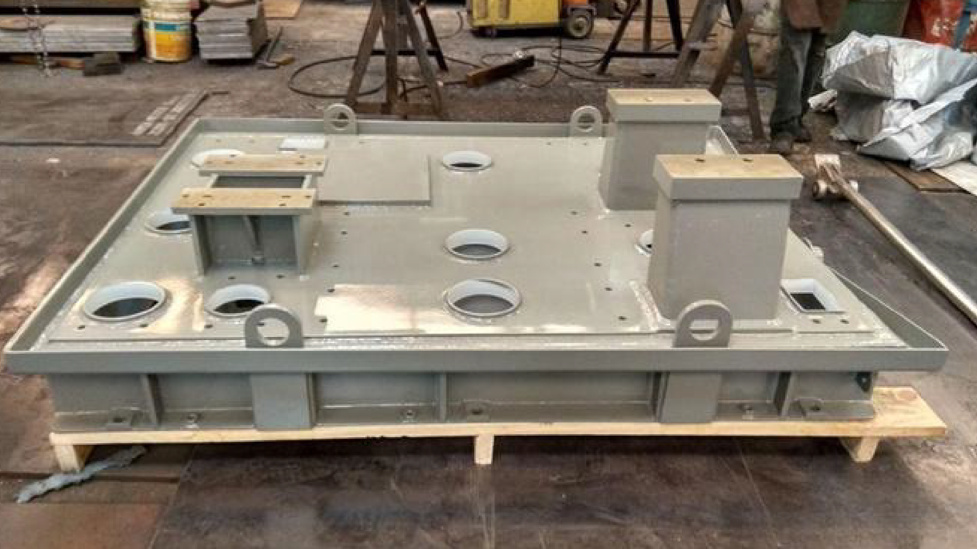 Base HPX para bomba industrial fabricada por SERINYCO
